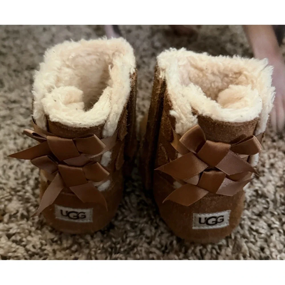 Ugg-Baby Bailey Bow Tie Chestnut Suede Booties Infant 4/5